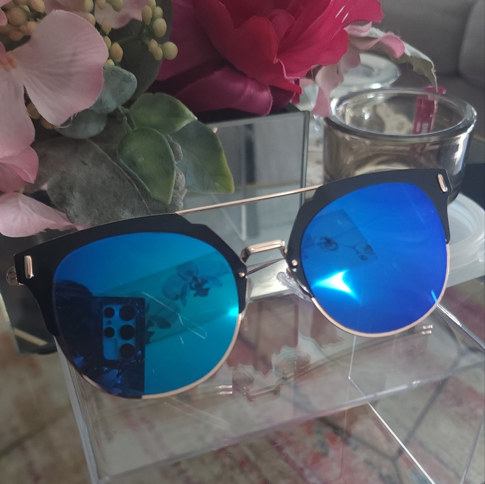 Cat Eye Sunglasses -  Reflective Sunglasses - Blue / Purple
